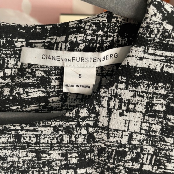 Great fashionable work dress by DVF - Picture 2 of 4